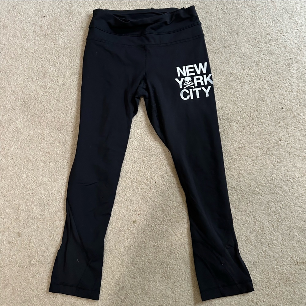 Lululemon Black Leggings with White "New York City" size 2